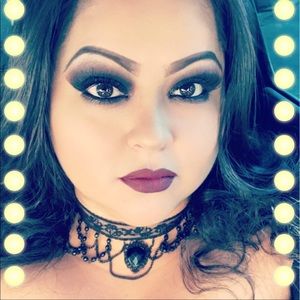 Meet your Posher, Claudia